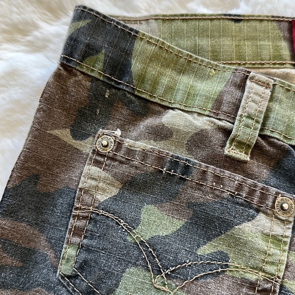 ⚡️Rad & Rare Vintage 90s Distressed Mall Goth Punk Grunge Camo Flare Pants! - Picture 6 of 9